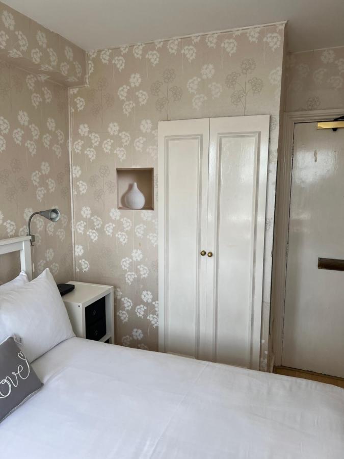 Super Located Studio In South Ken At Chelsea Cloister Лондон Екстер'єр фото