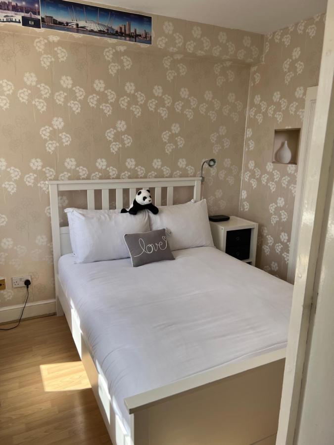 Super Located Studio In South Ken At Chelsea Cloister Лондон Екстер'єр фото